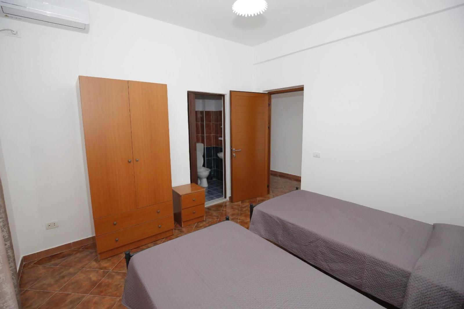 Hotelgodini Golem  Buitenkant foto